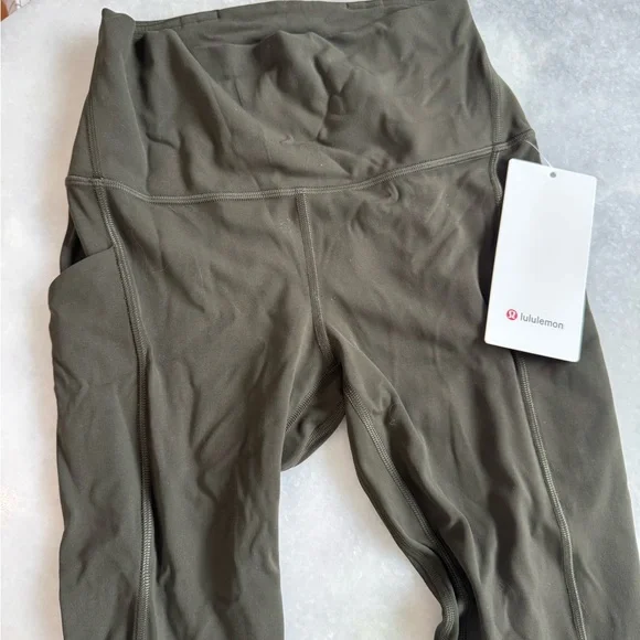Green Lululemon Leggings - size 6 - never worn - Picture 2 of 4